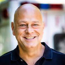 14 years ago tonight, @mortonssteak met me at Newark Airport with a  porterhouse. :)  https://www.cbsnews.com/news/peter-shankman-tweets-at-mortons-steakhouse-to-bring-him-a-porterhouse-wish-granted/