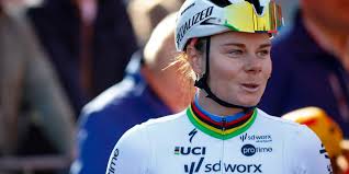 Lotte Kopecky over knieblessure en Demi Vollering | Giro d'Italia 2025