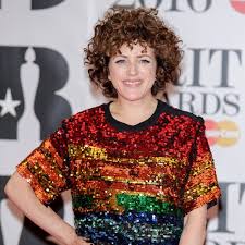 In a later interview with the independent , mac said that her mission was to represent the landscape of new music honestly, and hoped that older artists such as madonna should not get excluded from the station. Dj Annie Mac Verlasst Bbc Radio 1 Nach 17 Jahren Music News Siing