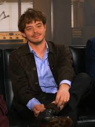 Charlie Heaton - Wikipedia