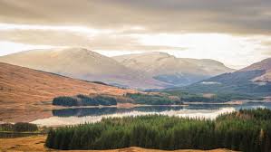 Der süden und die cairngorms bestechen vor allem durch dicht bewaldete gebiete, der norden bietet endlose heidelandschaften und spektakuläre bergwelten, geheimnisvolle seen und atemberaubende küstenabschnitte, die an dramatik zunehmen, je weiter man nach norden reist. Schottland Sehenswurdigkeiten Die Schonsten Sehenswurdigkeiten Schottlands