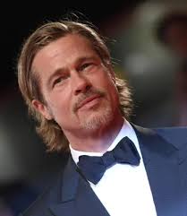 Le protesi con i tacchi a spillo, pancioni, tatuaggi e look osé: il meglio  del red carpet di Venezia