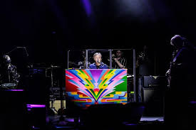 Paul McCartney Recalls the Beatles' First Trip to America as He Performs Intimate Concert in L.A. - AOL