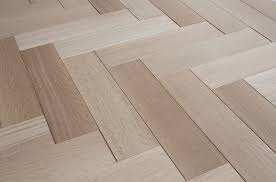 Agar terlihat lebih rapi, sela pada pinggiran. Herringbone Pattern On Floor Novocom Top
