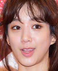 2009년 연기자로 활동 범위를 넓혀 올라운더 아티스트의 탄생을 알렸다. L W8ryjoclxcqm