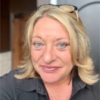 Sara Janus's Instagram, Twitter & Facebook