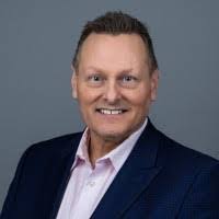 Suzanne Hatch's Instagram, Twitter & Facebook