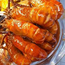 Mak ngah (hasnah zakaria) telah mula menjual udang galah di fery sabak, kuala rompin pada tahun 1969. Gerai Makan Azizah Udang Galah Home Facebook