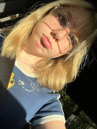 Introduction of a Theater Kid and Makeup Artist in Teenagers Group