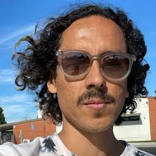 Artists– Hello Stranger