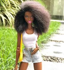 Mit dem schnittmuster 7753 von burda style bekommen puppenmuttis zahlreiche kombinationsmöglichkeiten für puppenkleider. Pin Auf Barbie Fashionista Home Decor