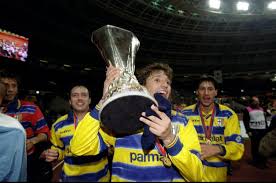 While the top teams in the national leagues play against each other in the champions … Uefa Europa League On Twitter Hernan Crespo Scored The Opening Goal Of The 1999 Uefa Cup Final Throwbackthursday Http T Co Va0aivutis