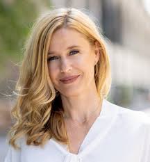 Julia Schuh's Instagram, Twitter & Facebook