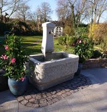 Der kleine mörser wurde von uns als brunnen umgebaut. Natursteinbrunnen Gasser Naturstein