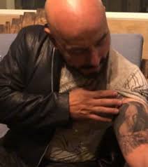 Pero lo que ha causado gran impacto, es que en su bícep izquierdo se puede ver un tatuaje con la cara de una mujer, la cual es idéntica a belinda. A Lupillo Rivera Le Pagaran Por Quitarse El Tatuaje De La Cara De Belinda Gluc Mx