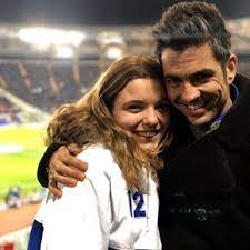 Averigua lo que joana cruz (cruzjoana119) ha descubierto en pinterest, la mayor colección de ideas del mundo. Devastado Alberto Indio Chora Separacao De Joana Cruz Enquanto Luta Contra Cancro Da Filha Adolescente Nacional Flash