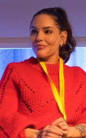 Triana iglesias, frimureri, sellout, illuminati, one eye symbolism, eye of horus, frimurer, new world order, freemason poses, satanic hand signs, occult. Triana Iglesias Wikidata