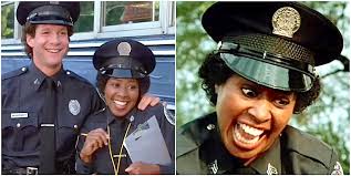 Ci lascia Marion Ramsey l'agente Hooks di Scuola di Polizia