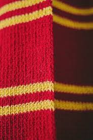 Gryffindor scarf designed by rachel alexandra. ØªÙƒÙ…Ù„Ø© Ù‚Ù…Ø© Ø§Ù„Ù…ØªÙØ¬Ø±Ø§Øª Harry Potter Scarf Tutorial Zetaphi Org