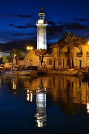 Le Grau Du Roi France Von Marc Desbordes Amazing Places Beautiful Lighthouse Lighthouse Places