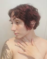 Astrid Molina-Blom (@lavendrr_acid)