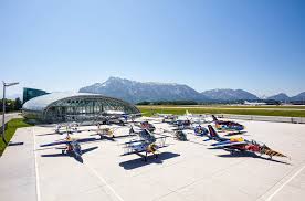 Diese gehört zur flotte der flying bulls. Hangar 7 In Salzburg Red Bull Meets Architektur