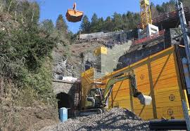 Bütün odalarda ücretsiz wifi sunan die nr.1 an der axenstrasse, brunnen şehrinde gem factory'a 100 metre mesafede yer almaktadır. Alle Sbb Tunnels Zwischen Brunnen Und Sisikon Saniert