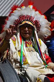 Amerindianul dave bald eagle, nepot al lui chief white bull, care a luptat în bătălia little bighorn (1876), a jucat în peste 40 de filme și a fost imaginea tribului lakota (teton sioux) din south dakota. Chief David Bald Eagle Jr Stalwart Friend Of Days Of 76 Dies At 97 Deadwood Bhpioneer Com