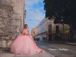 La colección magnolia propone una amplia gama de vestidos de noche con los que acertar en una ceremonia o cualquier otro acontecimiento. Tamara S Boutique Home Facebook