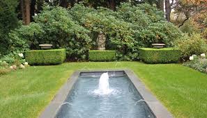 The ideal height is 3 to 4 feet (around 1 m.) with sides that slope about 10 percent. Water Music New England Garden Company