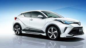 Toyota ve yan sanayileri harala gürele çalışmaya devam ediyor ve 2016 eylül'de piyasaya çıkması öngörülüyor. 2020 Toyota C Hr With Eye Catching Body Kit From Modellista