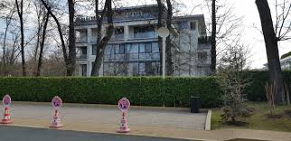 Stejarii country club îmbină perfect oportunităţile de social networking şi de afaceri cu activităţi sportive atât în interior cât şi în aer liber, fitness, spa, relaxare şi spaţii dedicate celor mici. Stejarii Pool Club Restaurantul De La Stejarii Country Club Restocracy