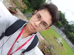 Ways to introduce yourself: 1. Hi, my name is..... 2. I am from.....  (country) 3. I live in..... (city) 4. I am ..... years old (age) 5. There  are ..... members in