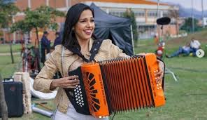 Recuerden que al hacer click se abrirá una o dos páginas con publicidad. Irene De Amar Y Vivir Pareja Quien Es El Verdadero Amor De Irene De Amar Y Vivir Entretenimiento Caracol Radio