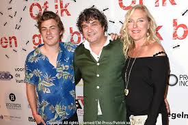 Uit foto's blijken vader en dochter één gezicht te zijn. Eva Posthuma De Boer Frank Lammers