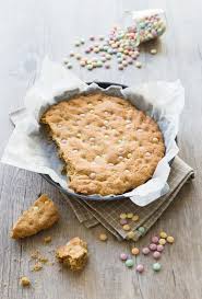 One Pan Cookie Aux Smarties Recette Cookies Et Biscuits Cookies Recette Cookies Moelleux