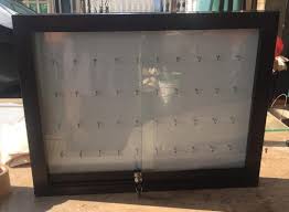 Amalan haram menjual saham kepada pihak lain dengan pemahaman bahawa pemilik asal akan membelinya kembali selepas masa yang singkat. Almari Tempat Letak Kunci Berminat Kedai Cermin Halina Facebook