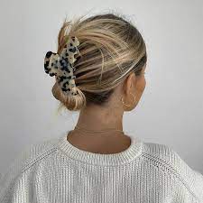 Select Outfit Select Outflt Added A Photo To Their Instagram Account See 465 Photos And Videos Clip Hairstyles Hair Styles Aesthetic Hair