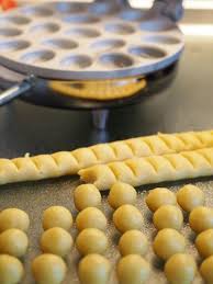 Zaubernusse Oreschki Mit Einer Nougat Marzipan Fullung Lebensmittel Essen Oreschki Oreschki Rezept