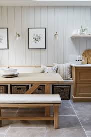 Des Banquettes Plutot Que Des Chaises Autour De La Table Pour Une Salle A Manger Ultr Townhouse Interior Open Plan Kitchen Living Room Open Plan Kitchen Dining