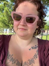 Foodies enjoy local restaurants and coffee shops