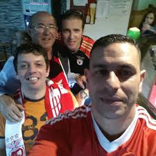 desportivismo do meu amigo tio júlio com o meu cachecol do BENFICA. Abraço Nuno  Meneses