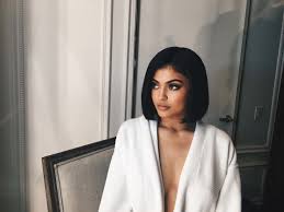 They have time and time again shown us that short hair doesn't have to be boring or awkward. Kylie Jenner Short Black Hair 2017 Hd Celebrities 4k Wallpapers Images Backgrounds Photos And Pictures