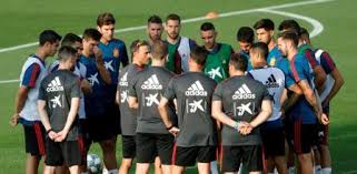Si a españa tuviera defensas que defendieran (al margen de sacar muy bien el balón y este tipo de cosas tan modernas) este lunes, ya en unos octavos de final y ya contra un rival. Horario Y Donde Ver El Espana Croacia Hoy Partido De Futbol