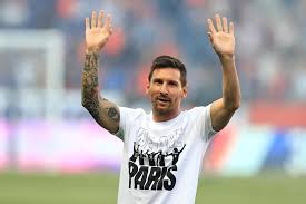 Messi made it clear during the press conference that he never wanted to leave, but that it's now inevitable that he would play for a direct competitor of barcelona's in the uefa champions league. Lionel Messi Steckbrief Bilder Und News Web De