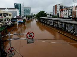 Adanya banjir tentu menimbulkan dampak kerugian bagi masyarakat. Headline Kisruh Penanggulangan Banjir Ibu Kota Bagaimana Solusinya News Liputan6 Com