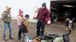 As michael sam, a defensive lineman, began to speak, he balled up a piece of paper in his hands. Grosser Schaden Rote Rosen Ard Das Erste