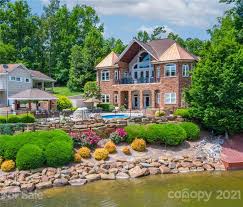 Choose from more than 30 properties, ideal house rentals for families, groups and couples. Woodrun Charlotte Real Estate Homes For Sale Re Max Executive