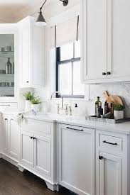 44 Essential Things For Kitchen Backsplash With White Cabinets Farmhouse 31 Decori Backsplash For White Cabinets New Kitchen Cabinets Black Cabinet Hardware