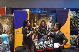 Awie, usop wilcha / shy8, rashidi ishak, avaa vanja, zami ismail, man kadir, ezlynn, azwan annuar, nuri, adam hantu kak limah 2: Filem Melayu Aku Fareto Husin Mon Dan Jin Pakai Toncit Lawan Kak Limah